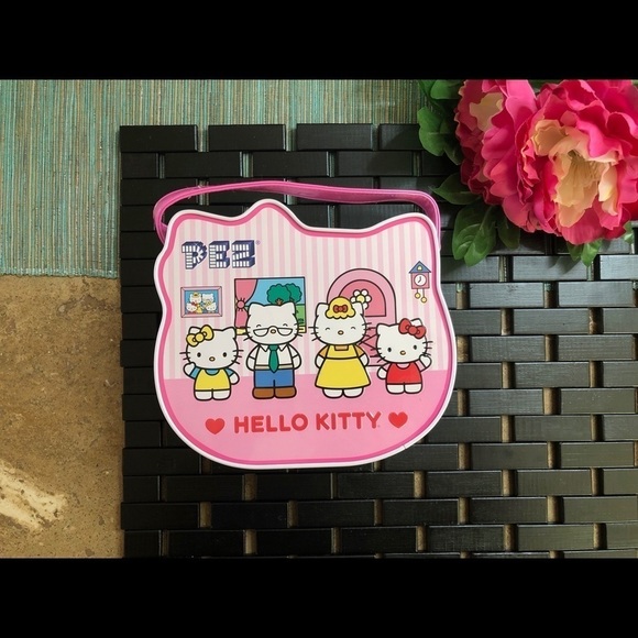 NWT Hello Kitty collectors edition PEZ dispenser - Picture 2 of 2